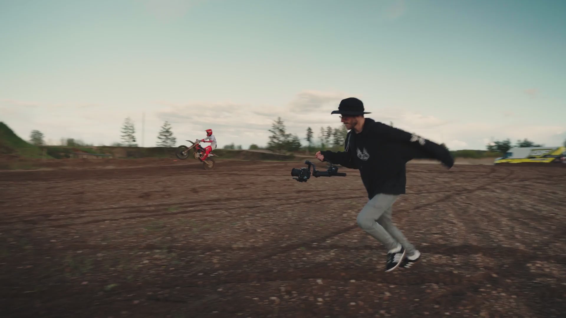Carica il video: 